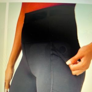 BRAND NEW HANG TAG Lululemon Femme Force Super High Rise Short 8" Black Size 6